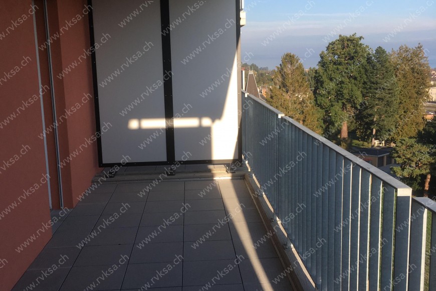 Appartement de 5 pièces, 105 m2, à Bôle Appartement de 5 pièces, 105 m2, à Bôle - Balcon - terrasse