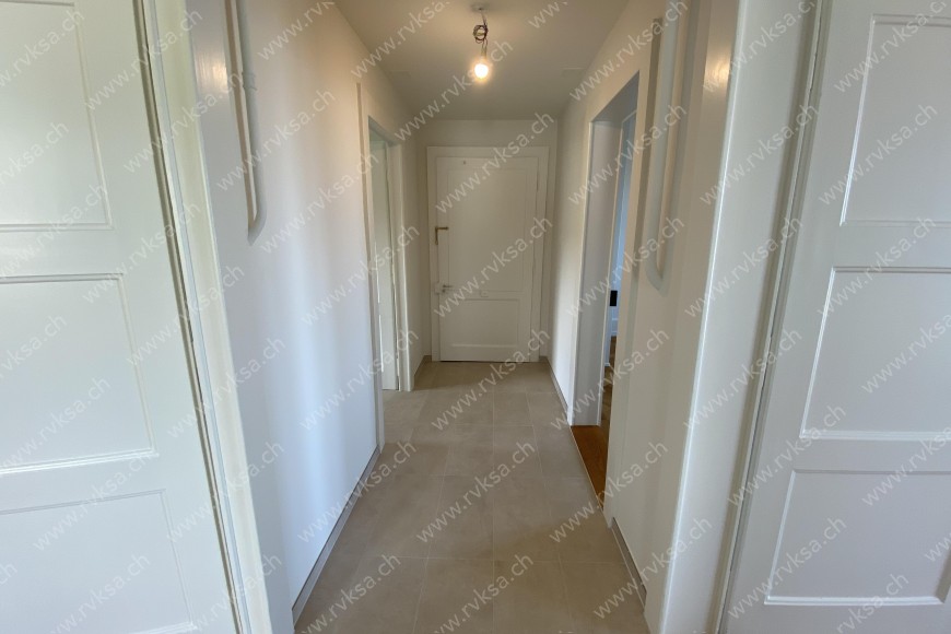 Appartement de 3 pièces, 60 m2, à Peseux - Hall Corridor 