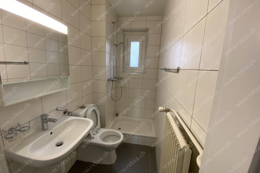 Appartement de 3 pièces, 65 m2, à Neuchâtel Appartement de 3 pièces, 65 m2, à Neuchâtel - Salle de bain