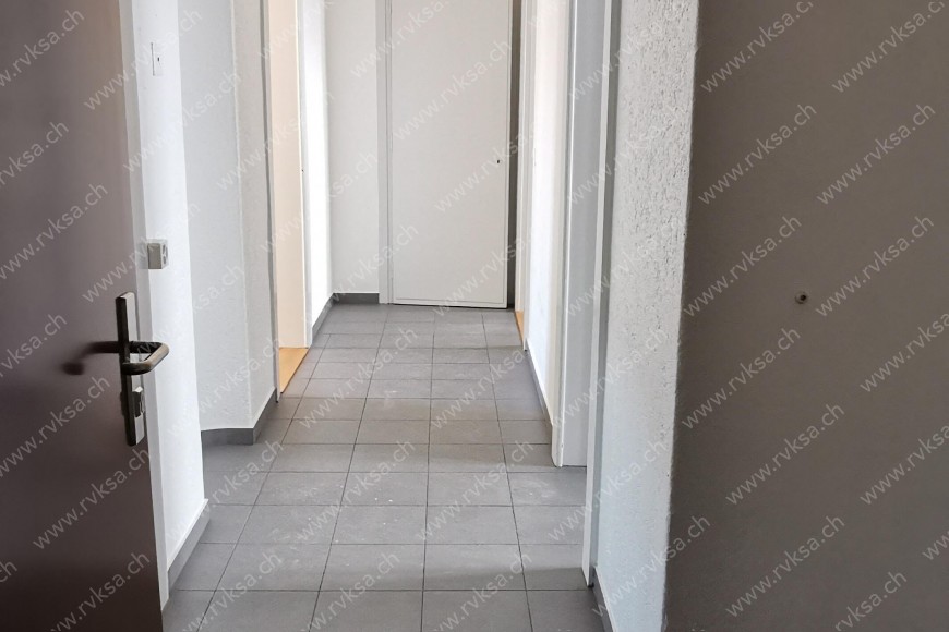 Appartement de 3 pièces, 65 m2, à Neuchâtel Appartement de 3 pièces, 65 m2, à Neuchâtel - Corridor