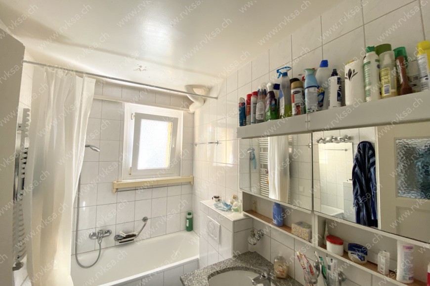 Appartement de 3 pièces, 75 m2, à Neuchâtel Appartement de 3 pièces, 75 m2, à Neuchâtel - Salle de bain