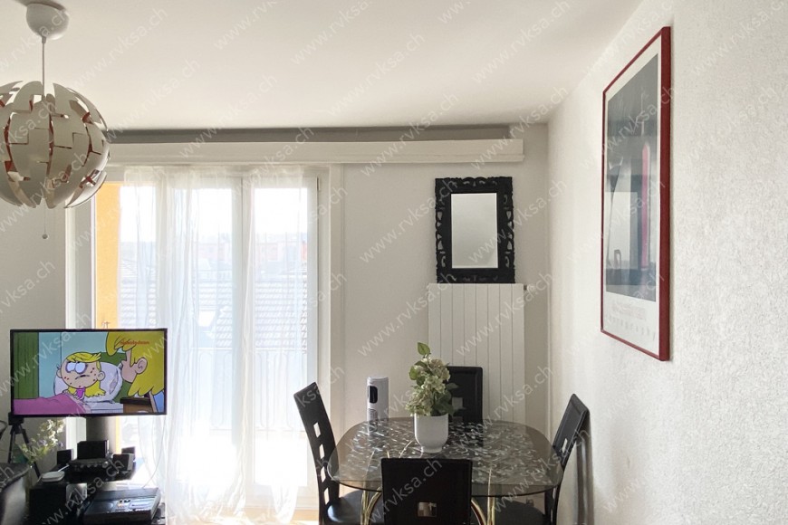 Appartement de 3 pièces, 75 m2, à Neuchâtel Appartement de 3 pièces, 75 m2, à Neuchâtel - Séjour