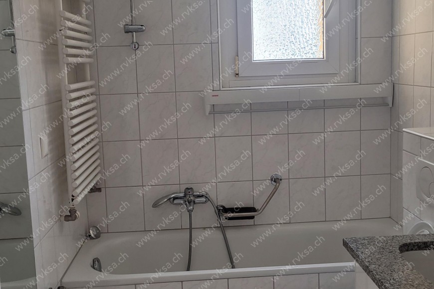 Appartement de 3 pièces, 75 m2, à Neuchâtel Appartement de 3 pièces, 75 m2, à Neuchâtel - Salle de bain