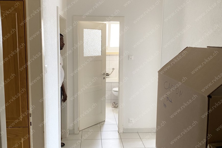 Appartement de 3 pièces, 75 m2, à Neuchâtel Appartement de 3 pièces, 75 m2, à Neuchâtel - Hall