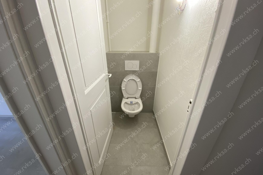 Appartement de 3 pièces, 81 m2, à Neuchâtel - WC séparé 