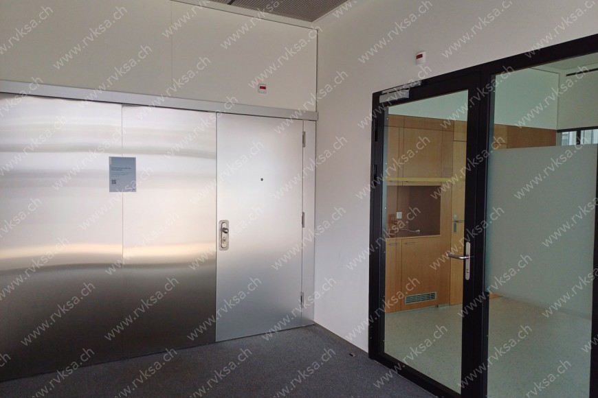 Local commercial de 1 pièce, 85 m2, à La Chaux-de-Fonds Local commercial de 1 pièce, 85 m2, à La Chaux-de-Fonds - Cuisine Hall