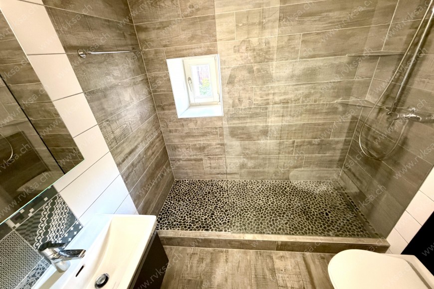 Appartement de 3.5 pièces, 72 m2, à Neuchâtel Appartement de 3.5 pièces, 72 m2, à Neuchâtel - Salle de bain
