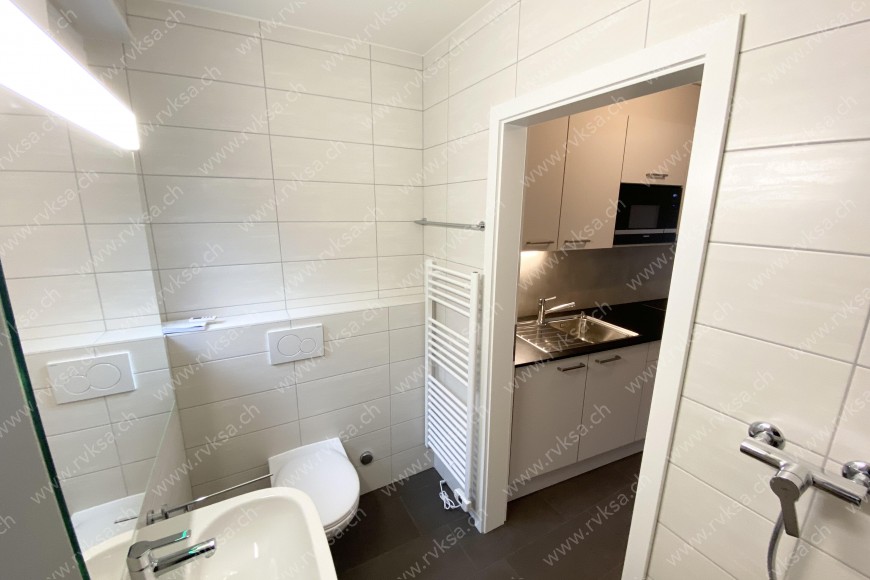 Local commercial de 1 pièce, 25 m2, à Neuchâtel Local commercial de 1 pièce, 25 m2, à Neuchâtel - Salle de bain