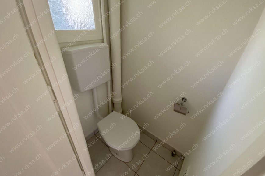 Appartement de 4 pièces, 80 m2, à Neuchâtel - WC séparé 