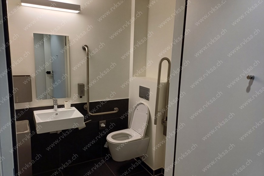 Local commercial de 1 pièce, 85 m2, à La Chaux-de-Fonds Local commercial de 1 pièce, 85 m2, à La Chaux-de-Fonds - WC séparé