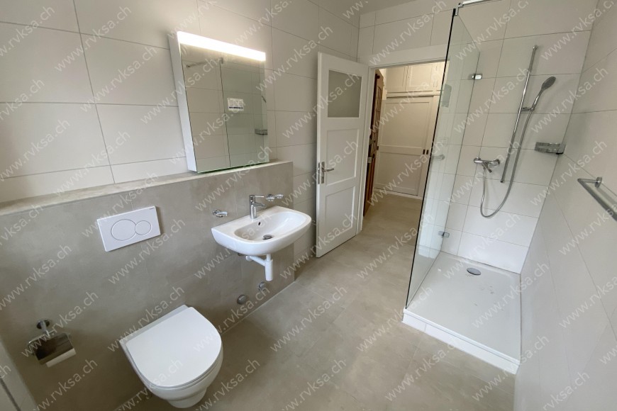 Appartement de 4.5 pièces, 90.60 m2, à Neuchâtel - Salle de bain 