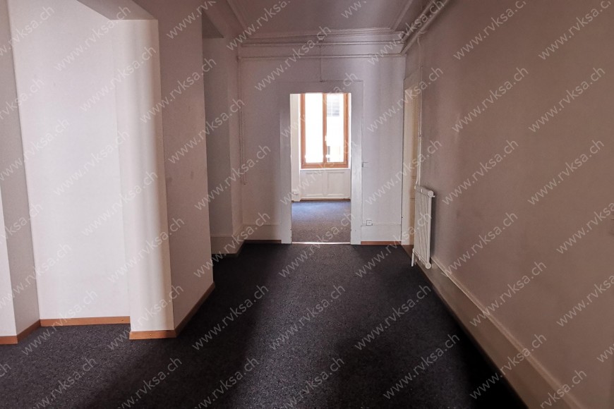 Local commercial de 6.5 pièces, 167 m2, à Neuchâtel Local commercial de 6.5 pièces, 167 m2, à Neuchâtel - Hall