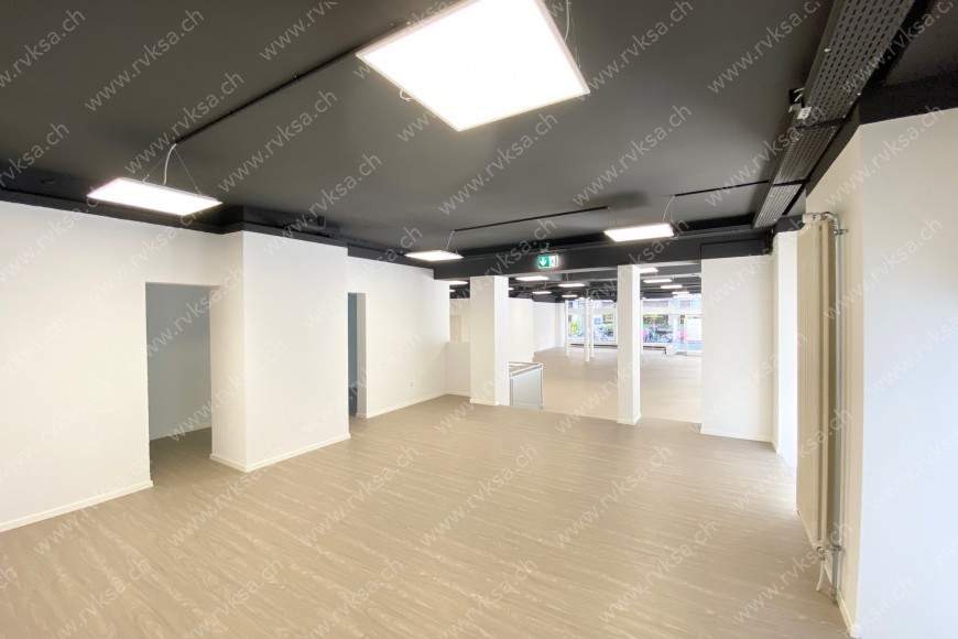 Local commercial de 1 pièce, 364.32 m2, à Bienne Local commercial de 1 pièce, 364.32 m2, à Bienne - Séjour