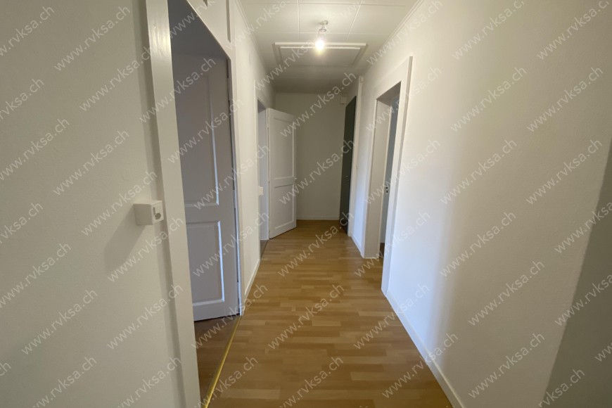 Appartement de 3 pièces, 81 m2, à Neuchâtel Appartement de 3 pièces, 81 m2, à Neuchâtel - Corridor