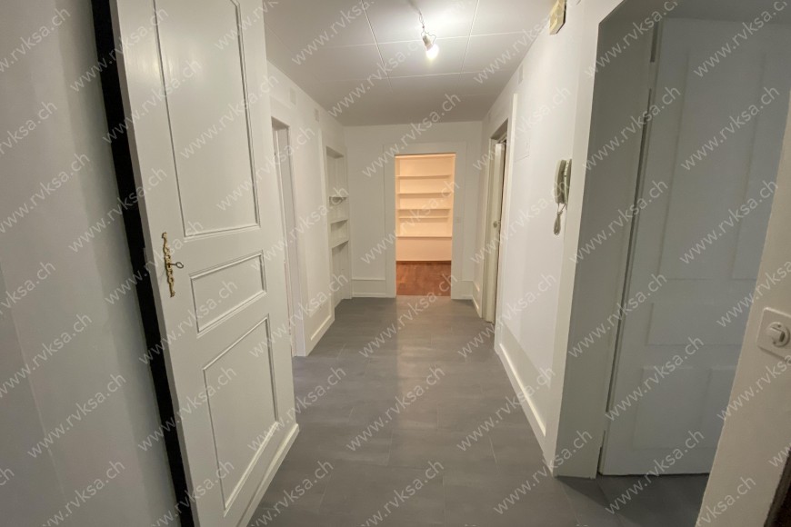 Appartement de 2.5 pièces, 92 m2, à La Chaux-de-Fonds Appartement de 2.5 pièces, 92 m2, à La Chaux-de-Fonds - Hall