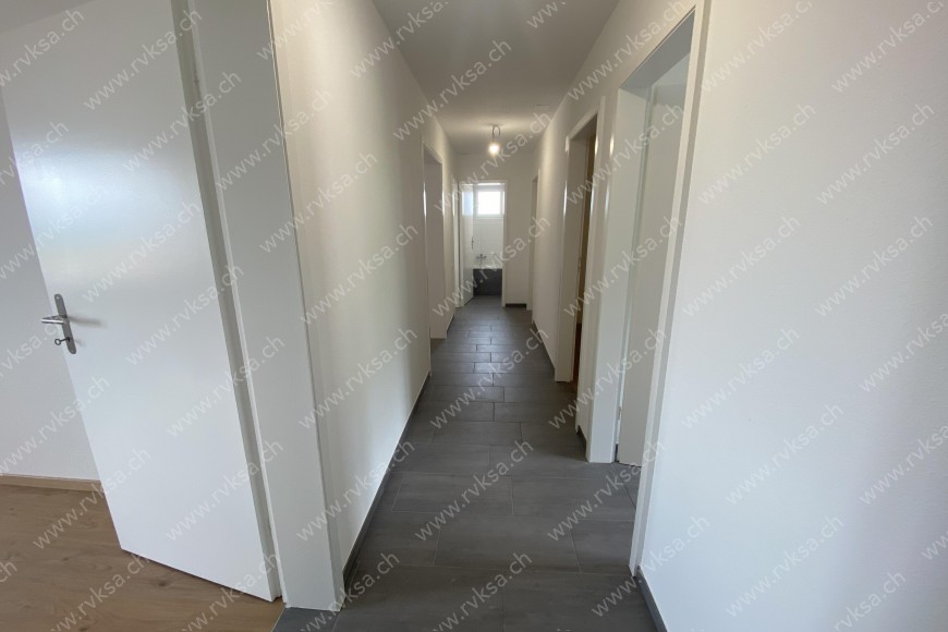 Appartement de 4 pièces, 80 m2, à Bevaix Appartement de 4 pièces, 80 m2, à Bevaix - Corridor