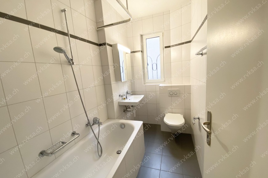 Appartement de 3 pièces, 63 m2, à Neuchâtel Appartement de 3 pièces, 63 m2, à Neuchâtel - Salle de bain