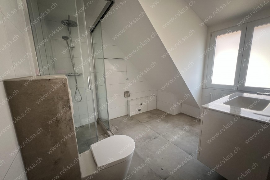 Appartement de 4.5 pièces, 96.28 m2, à Neuchâtel Appartement de 4.5 pièces, 96.28 m2, à Neuchâtel - Salle de bain