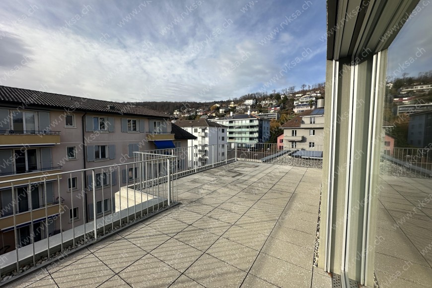 Appartement de 4.5 pièces, 114.6 m2, à Peseux - Balcon - terrasse 