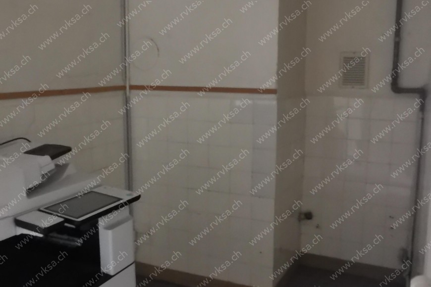 Local commercial de 6.5 pièces, 167 m2, à Neuchâtel Local commercial de 6.5 pièces, 167 m2, à Neuchâtel - Réduit