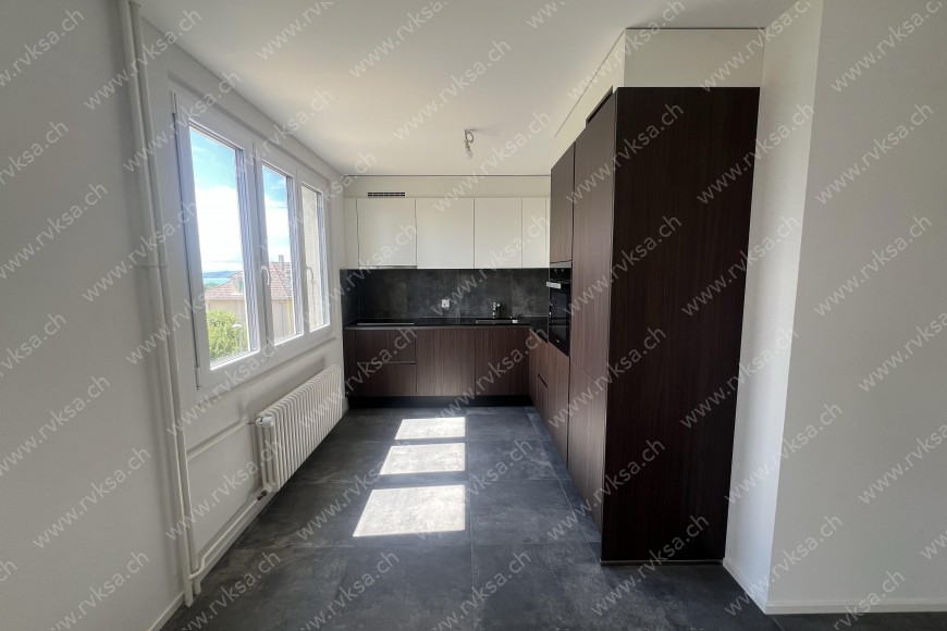 Appartement de 3 pièces, 70 m2, à Neuchâtel Appartement de 3 pièces, 70 m2, à Neuchâtel - Cuisine