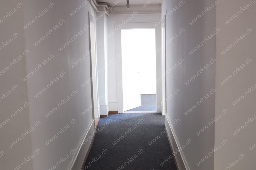 Local commercial de 6.5 pièces, 167 m2, à Neuchâtel Local commercial de 6.5 pièces, 167 m2, à Neuchâtel - Corridor