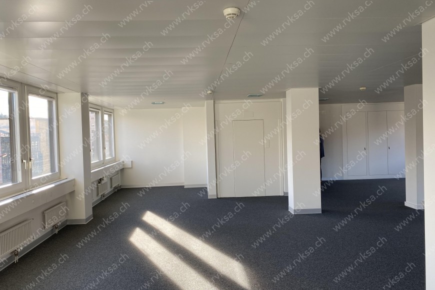 Local commercial de 4 pièces, 268 m2, à La Chaux-de-Fonds Local commercial de 4 pièces, 268 m2, à La Chaux-de-Fonds - Chambre N°3