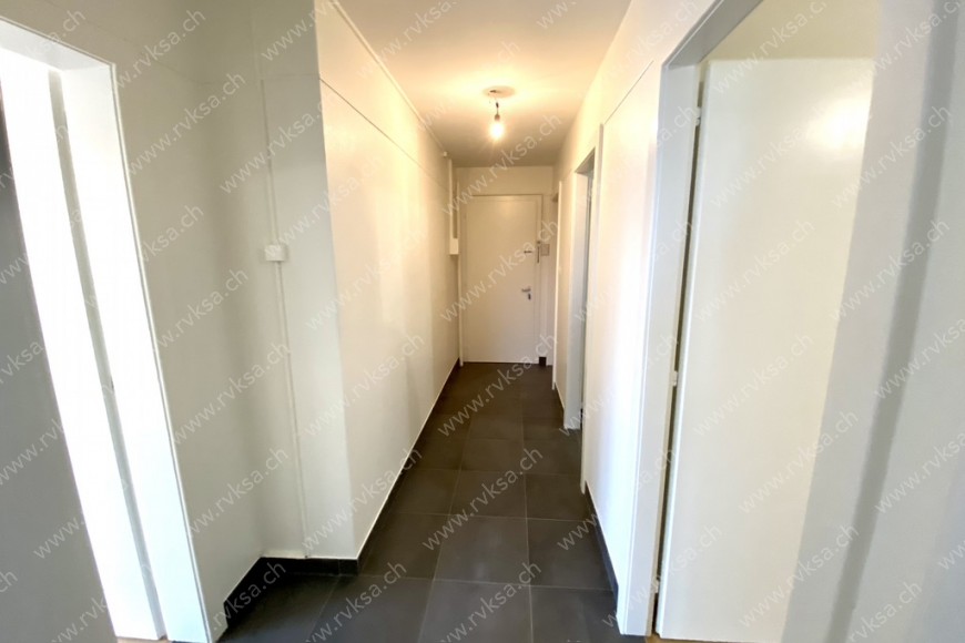 Appartement de 3 pièces, 60 m2, à Neuchâtel Appartement de 3 pièces, 60 m2, à Neuchâtel - Corridor
