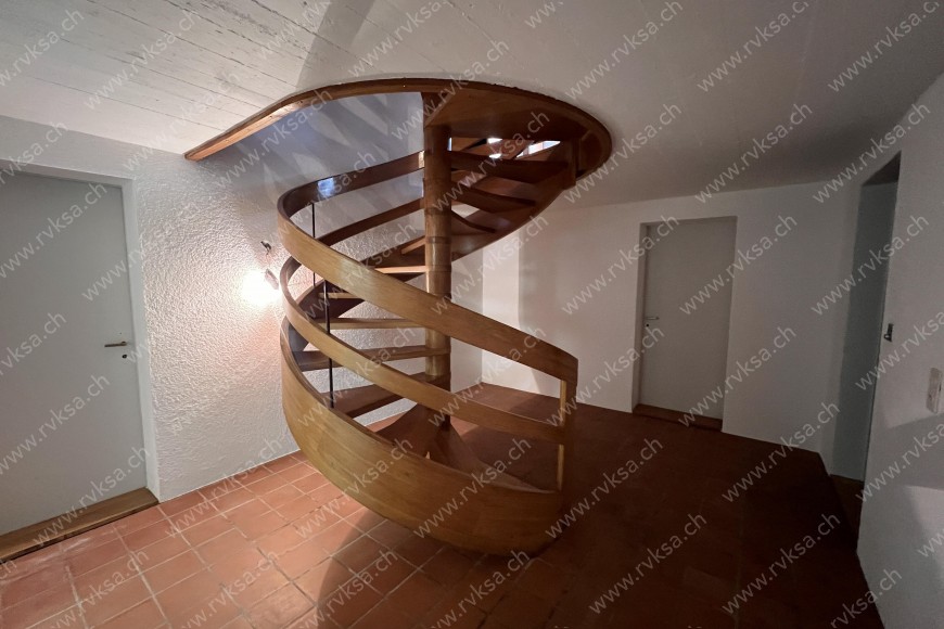 Appartement de 6 pièces, 200 m2, à Bôle - Hall 