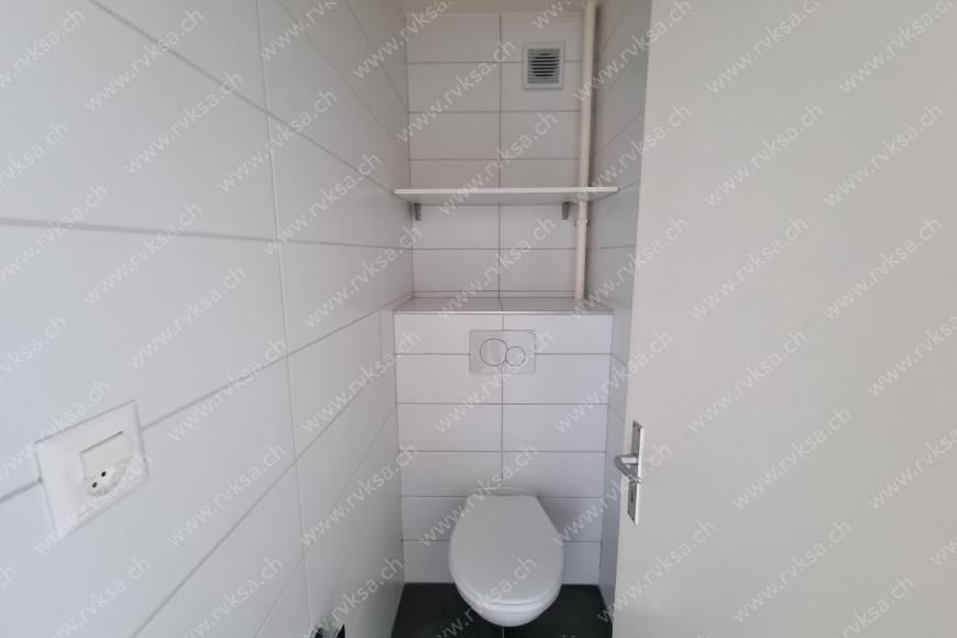 Appartement de 3 pièces, 73 m2, à Les Geneveys-sur-Coffrane - WC séparé 