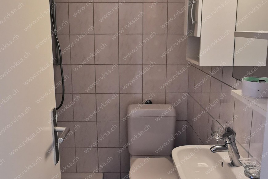 Appartement de 4 pièces, 78 m2, à Coffrane Appartement de 4 pièces, 78 m2, à Coffrane - Salle de bain
