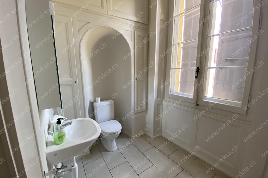 Local commercial de 5.5 pièces, 250 m2, à Neuchâtel - WC séparé 