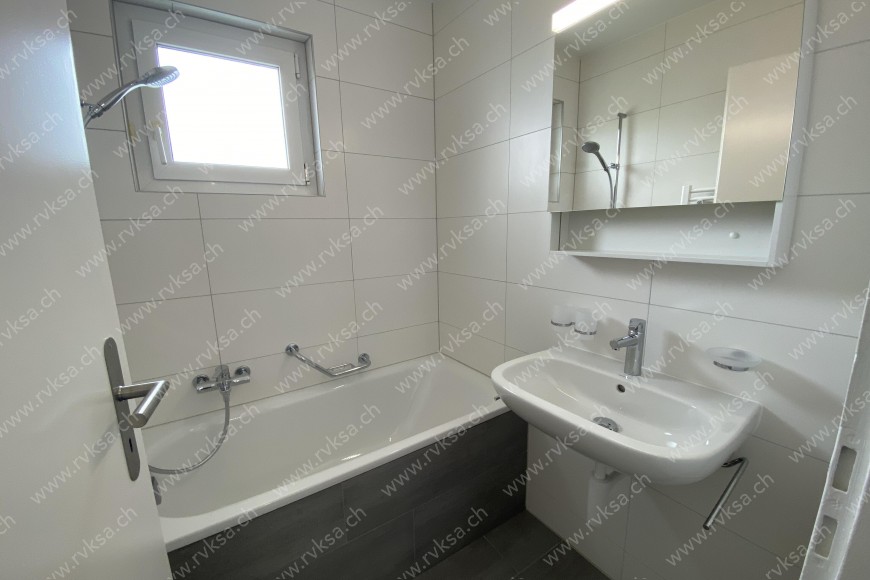 Appartement de 4 pièces, 80 m2, à Bevaix Appartement de 4 pièces, 80 m2, à Bevaix - Salle de bain
