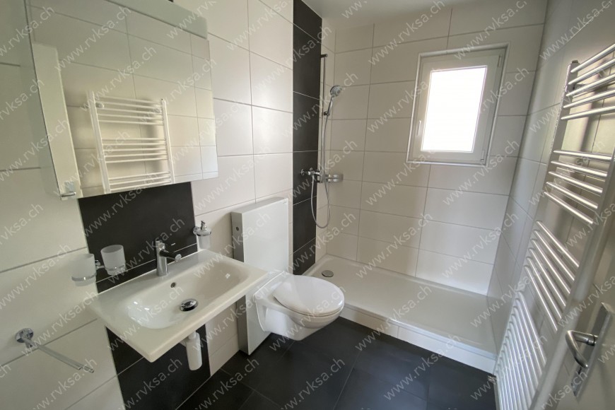 Appartement de 3 pièces, 72 m2, à Neuchâtel Appartement de 3 pièces, 72 m2, à Neuchâtel - Salle de bain