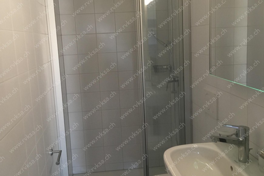 Appartement de 4 pièces, 92.9 m2, à Bôle - Salle de bain 