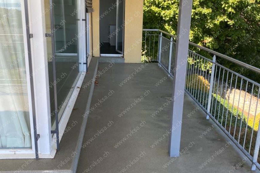 Appartement de 5.5 pièces, 135.57 m2, à Colombier Appartement de 5.5 pièces, 135.57 m2, à Colombier - Balcon - terrasse