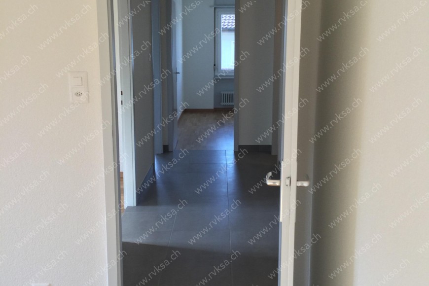 Appartement de 4 pièces, 80 m2, à Peseux - Hall 