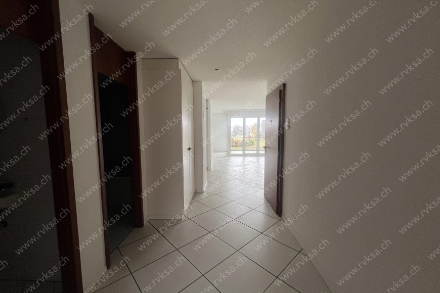 Appartement de 4.5 pièces, 100 m2, à Boudry - Hall 