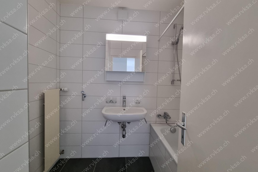 Appartement de 3 pièces, 73 m2, à Les Geneveys-sur-Coffrane - Salle de bain 
