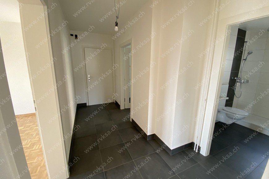 Appartement de 3 pièces, 72 m2, à Neuchâtel Appartement de 3 pièces, 72 m2, à Neuchâtel - Corridor
