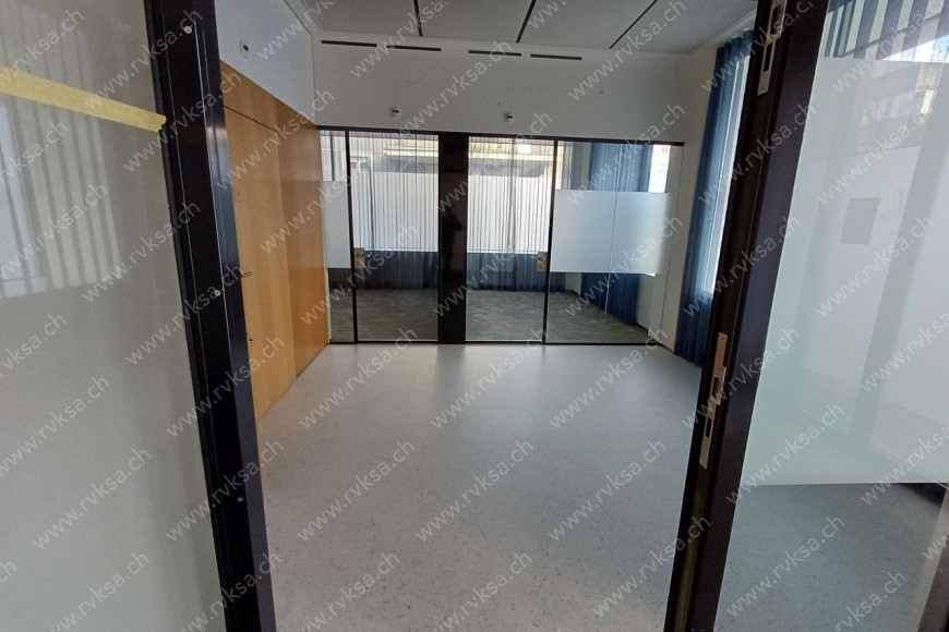 Local commercial de 1 pièce, 85 m2, à La Chaux-de-Fonds Local commercial de 1 pièce, 85 m2, à La Chaux-de-Fonds - Hall