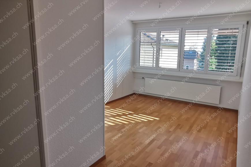 Appartement de 4 pièces, 90 m2, à Les Geneveys-sur-Coffrane Appartement de 4 pièces, 90 m2, à Les Geneveys-sur-Coffrane - Chambre N°1