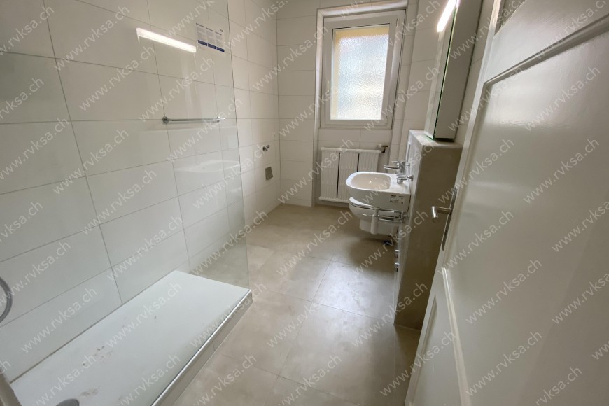 Appartement de 4.5 pièces, 90.60 m2, à Neuchâtel - Salle de bain 