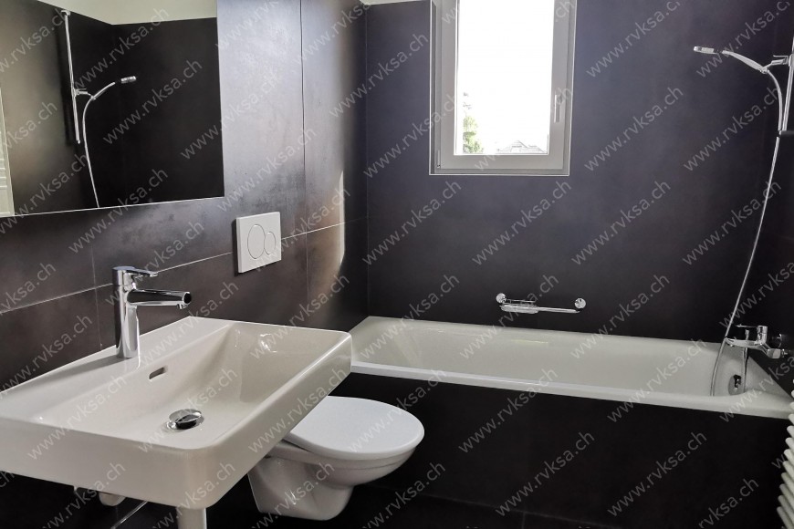 Appartement de 4 pièces, 77.5 m2, à Boudry Appartement de 4 pièces, 77.5 m2, à Boudry - Salle de bain
