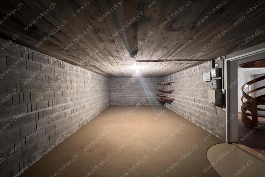 Appartement de 6 pièces, 200 m2, à Bôle - Cave 