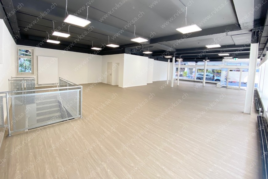 Local commercial de 1 pièce, 364.32 m2, à Bienne Local commercial de 1 pièce, 364.32 m2, à Bienne - Séjour