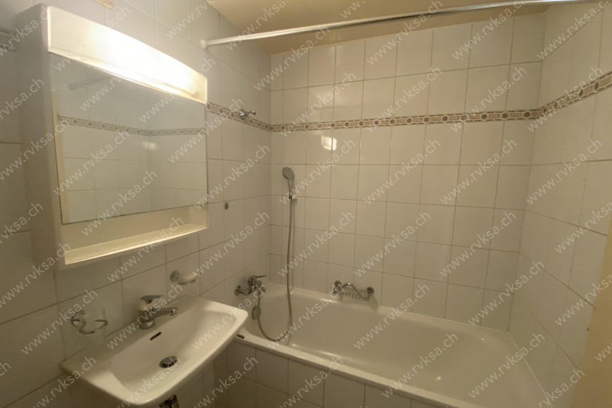 Appartement de 4 pièces, à Les Geneveys-sur-Coffrane - Salle de bain 