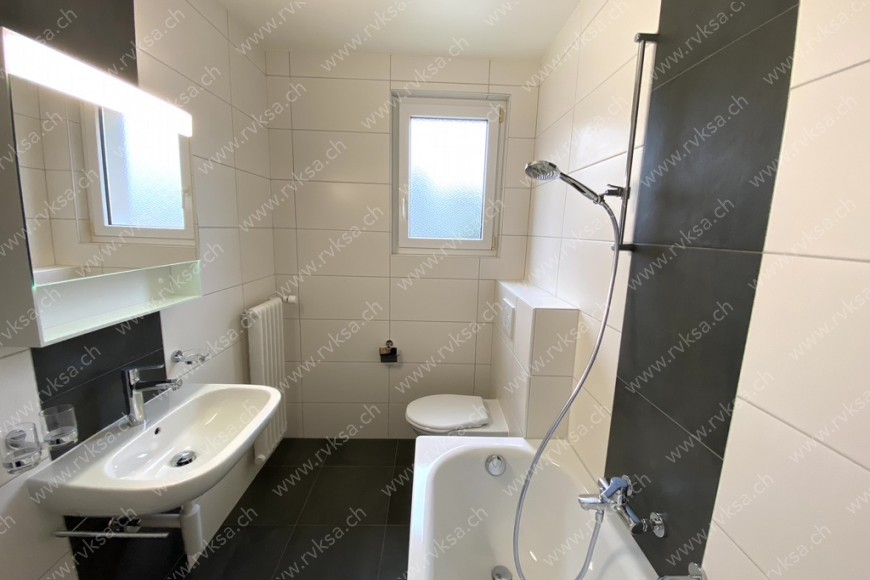 Appartement de 3 pièces, 60 m2, à Neuchâtel Appartement de 3 pièces, 60 m2, à Neuchâtel - Salle de bain