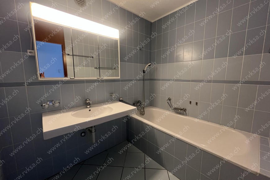 Appartement de 4.5 pièces, 100 m2, à Boudry - Salle de bain 