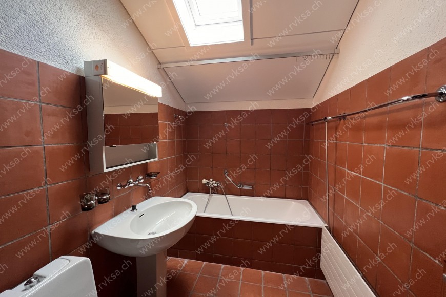 Appartement de 6 pièces, 200 m2, à Bôle - Salle de bain 